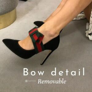 Gucci Black Heels with Vibrant Bow Accent